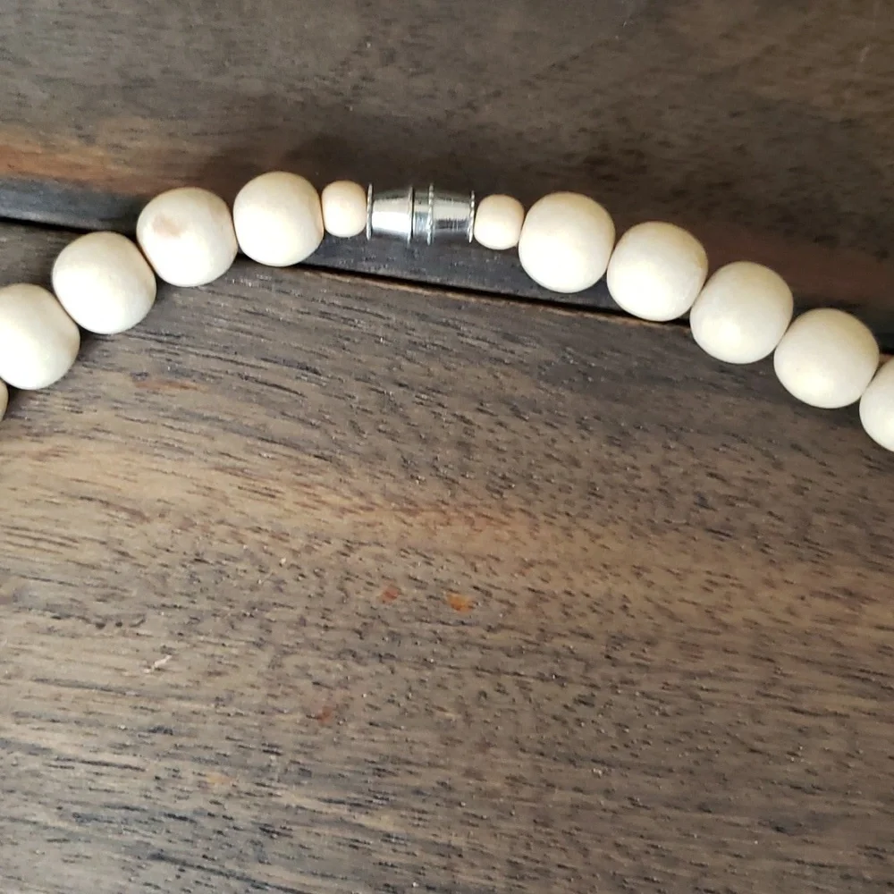 N/A neutral carved